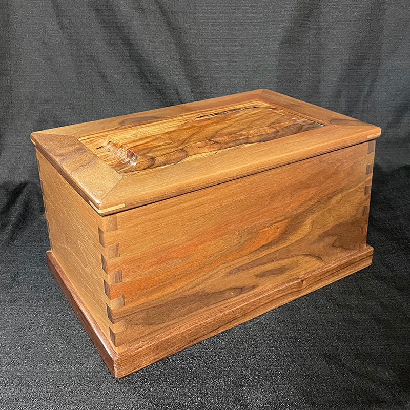 Jointed Walnut Box with Lift-out Tray